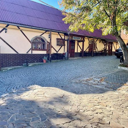 Nautilus Hotel Ujhorod Exterior foto