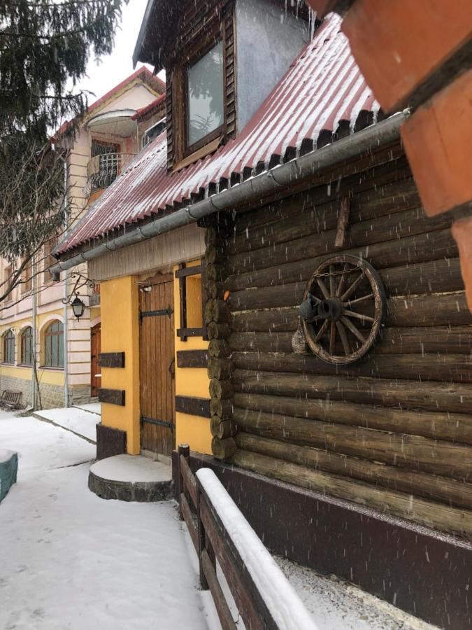 Nautilus Hotel Ujhorod Exterior foto