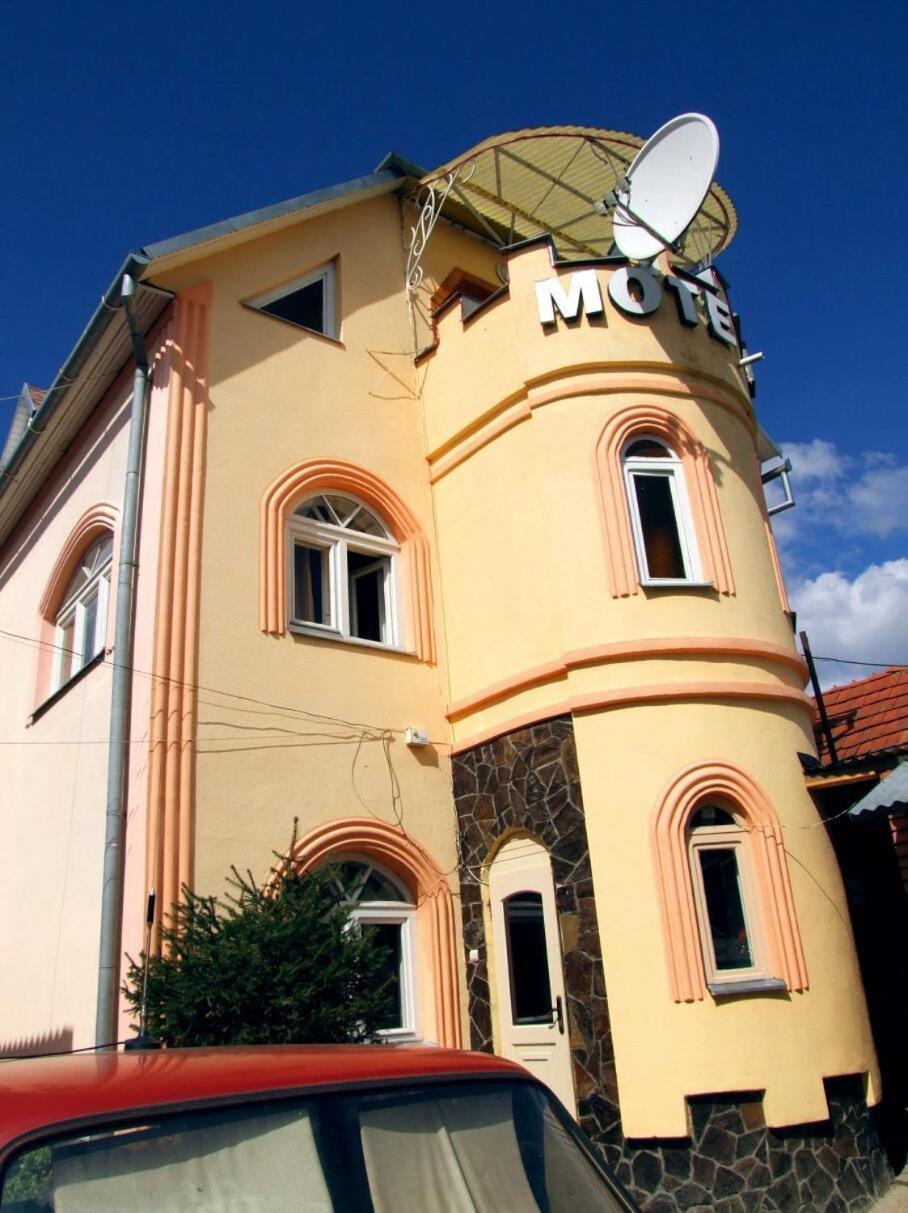 Nautilus Hotel Ujhorod Exterior foto