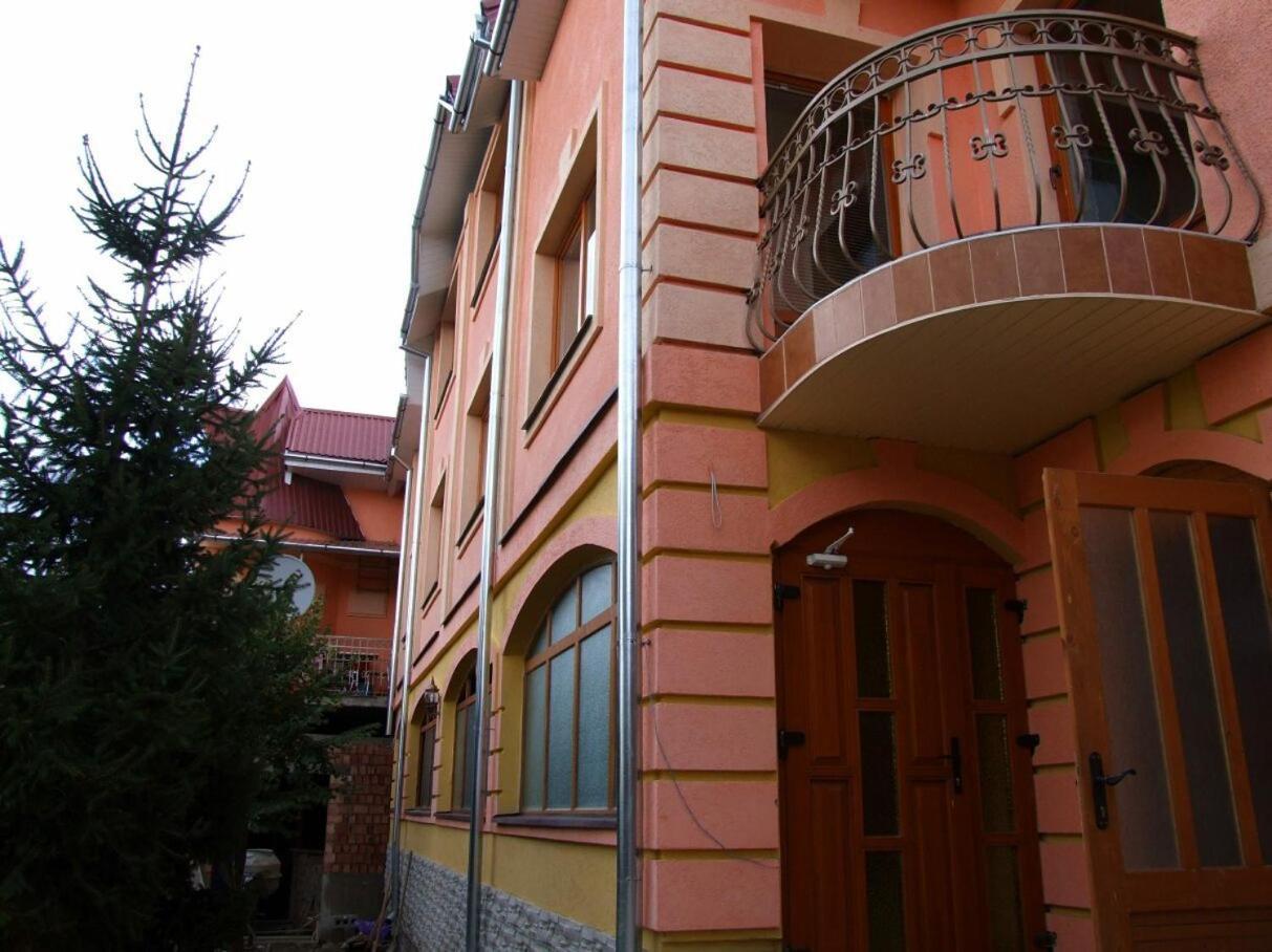 Nautilus Hotel Ujhorod Exterior foto